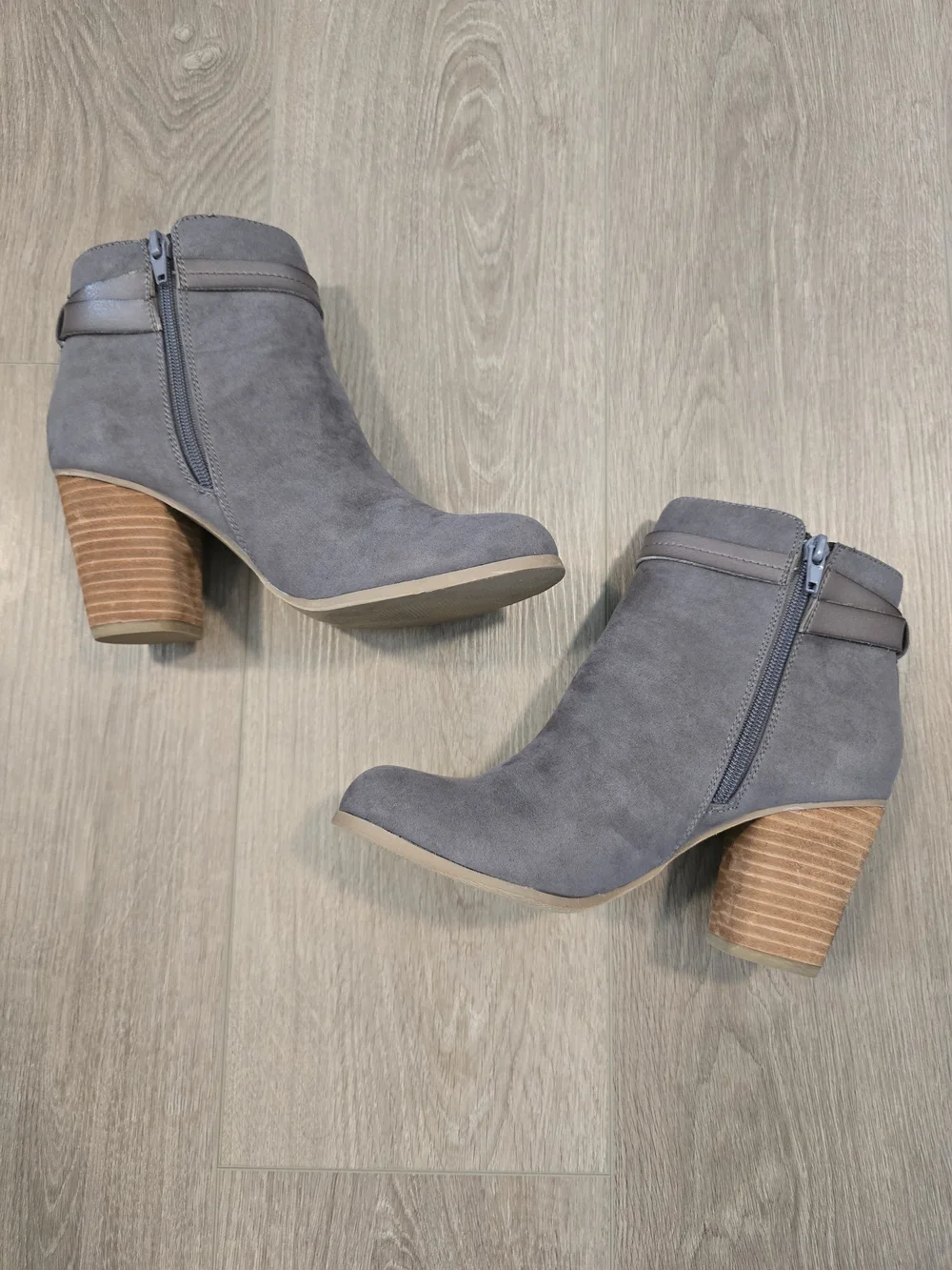 Madden Girl Demoli Gray Faux Suede Block Heel Buckle Ankle Booties Size 8